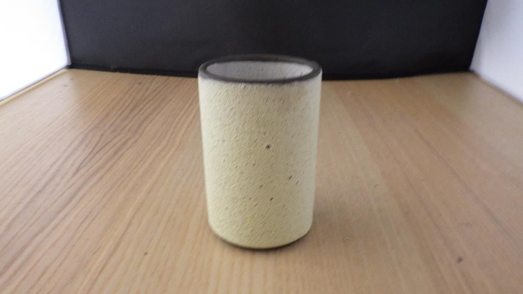 mooi beige vaasje met witte binnenkant, Gebruikt, Overige kleuren, Aardewerk of Porselein, Ophalen of Verzenden