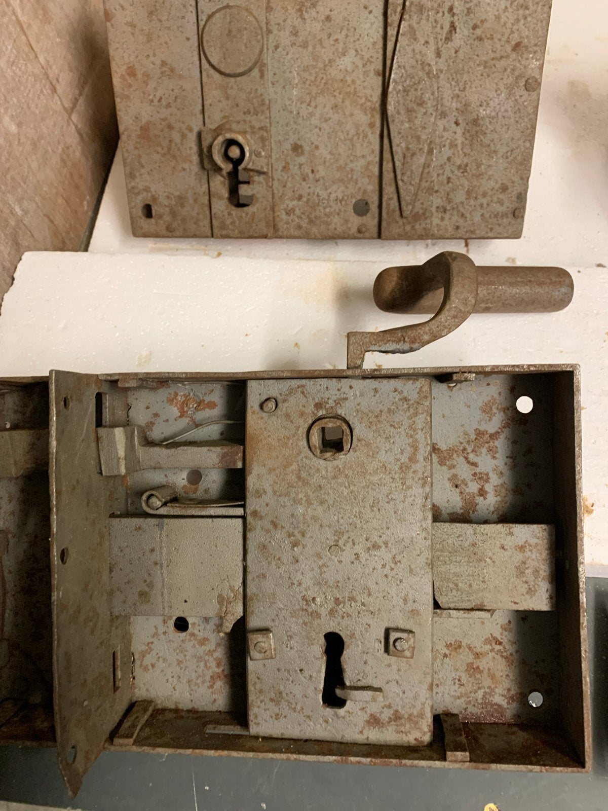 Oude handgesmede sloten voor poorten en deuren, 20-30cm, Ophalen of Verzenden