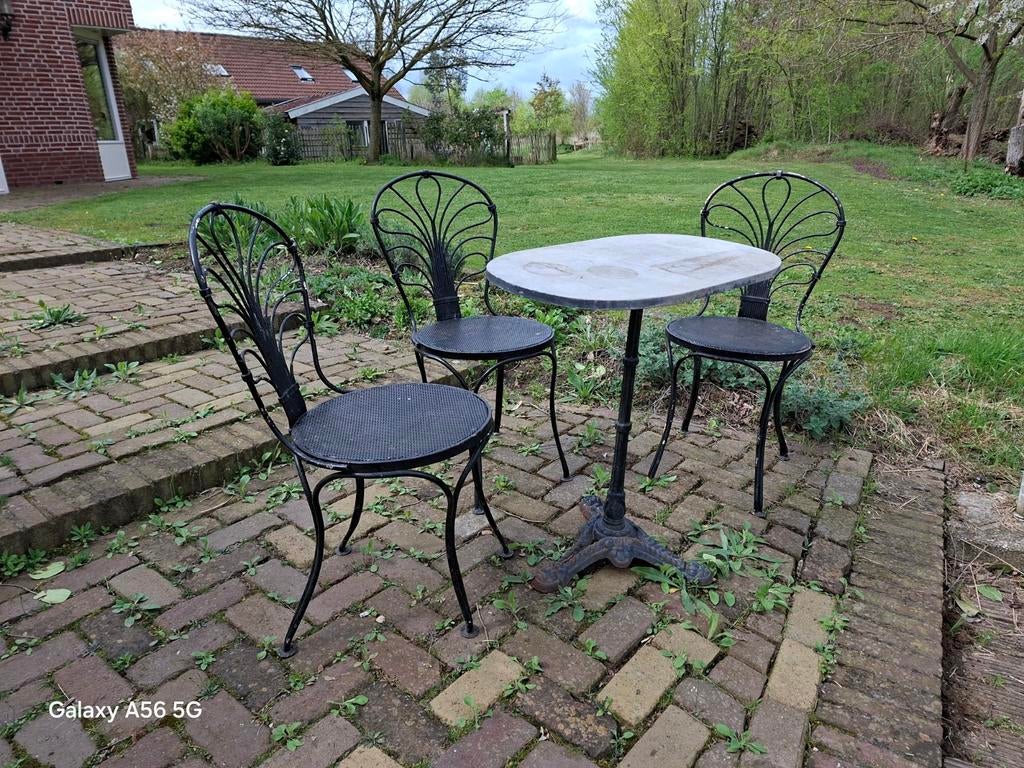 Frans tuinset gesmeden rond 1900 met gietijzer tafeltje, Tuin en Terras, Tuinsets en Loungesets, Gebruikt, Tuinset, Overige materialen