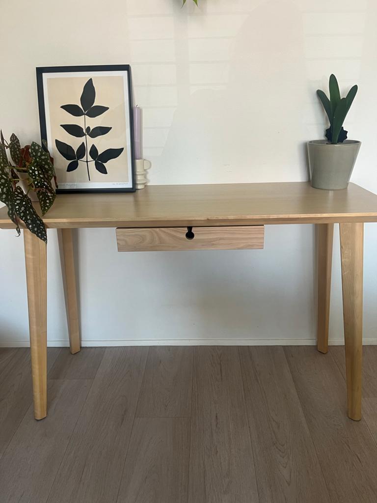 IKEA Lisabo bureautje, Huis en Inrichting, Bureaus, Ophalen, Scandinavisch, Zo goed als nieuw, IKEA