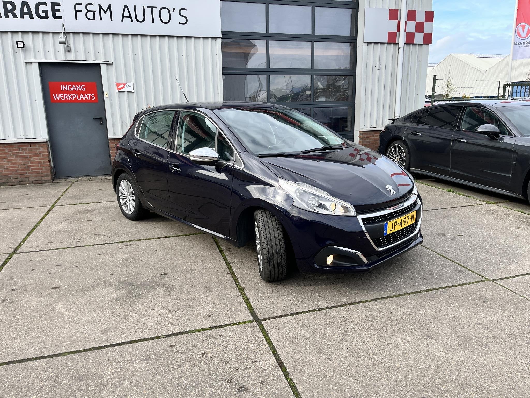 Peugeot 208 1.2 PureTech Allure Clima, cruise, navi, pdc ach, Voorwielaandrijving, Stof, Gebruikt, 1199 cc