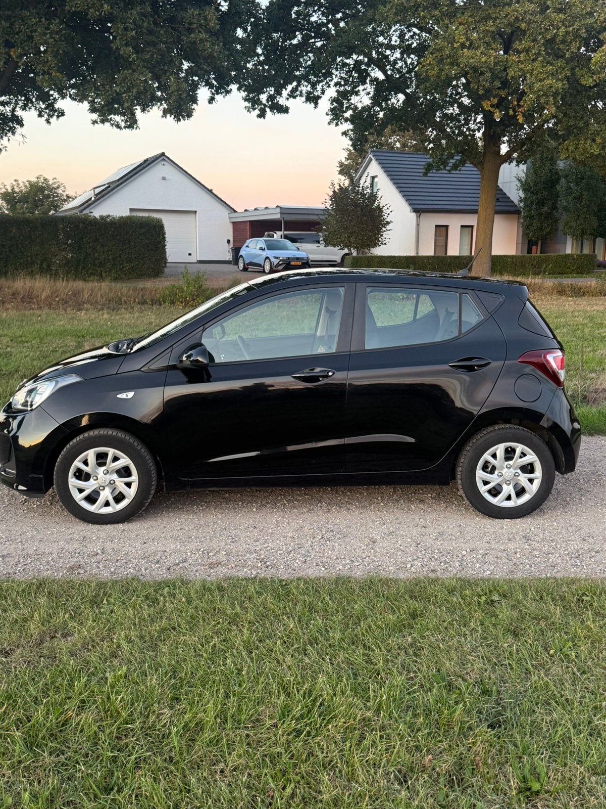 Foto 3 van Hyundai i10 1.0i 66pk 2019 Zwart