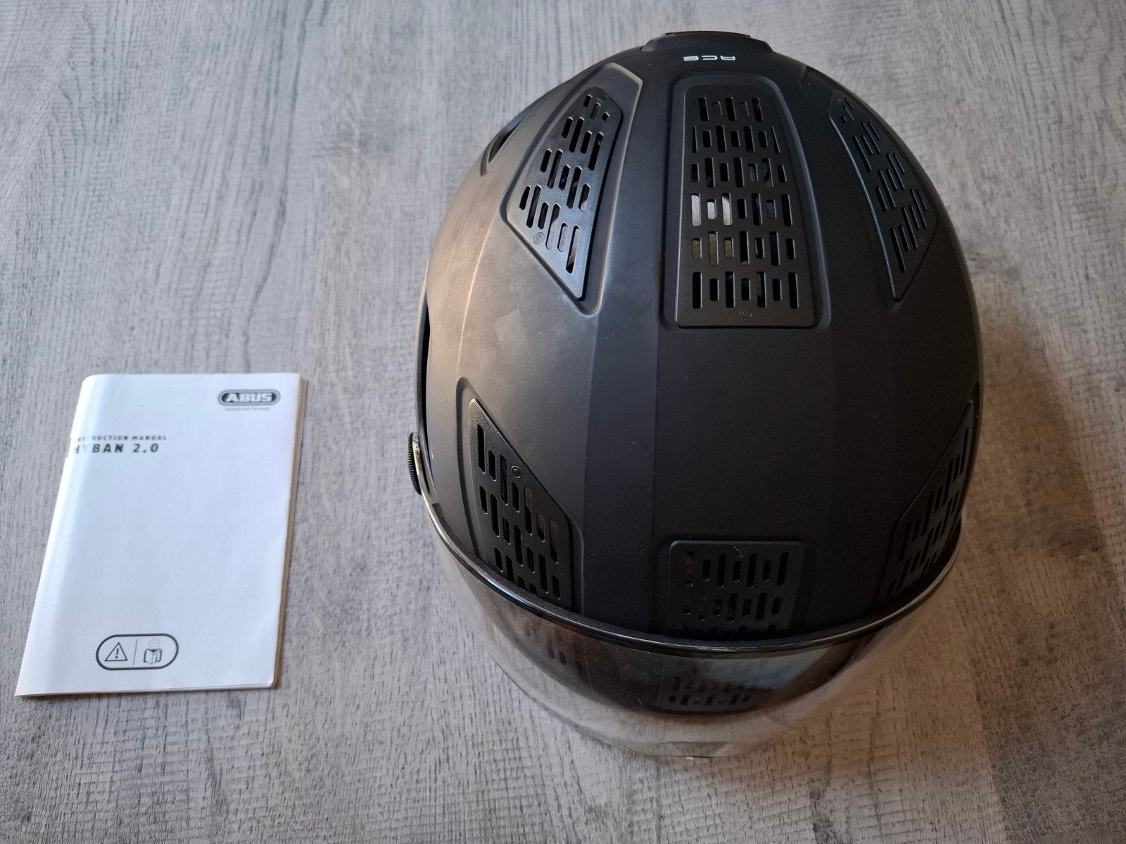 ABUS Hyban 2.0 ACE fietshelm met vizier en LED-licht, Fietsen en Brommers, Fietsaccessoires | Fietshelmen, Ophalen, M, Zo goed als nieuw
