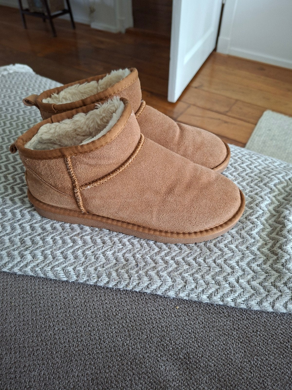 Lage Uggs, Ophalen of Verzenden, Zo goed als nieuw, Bruin