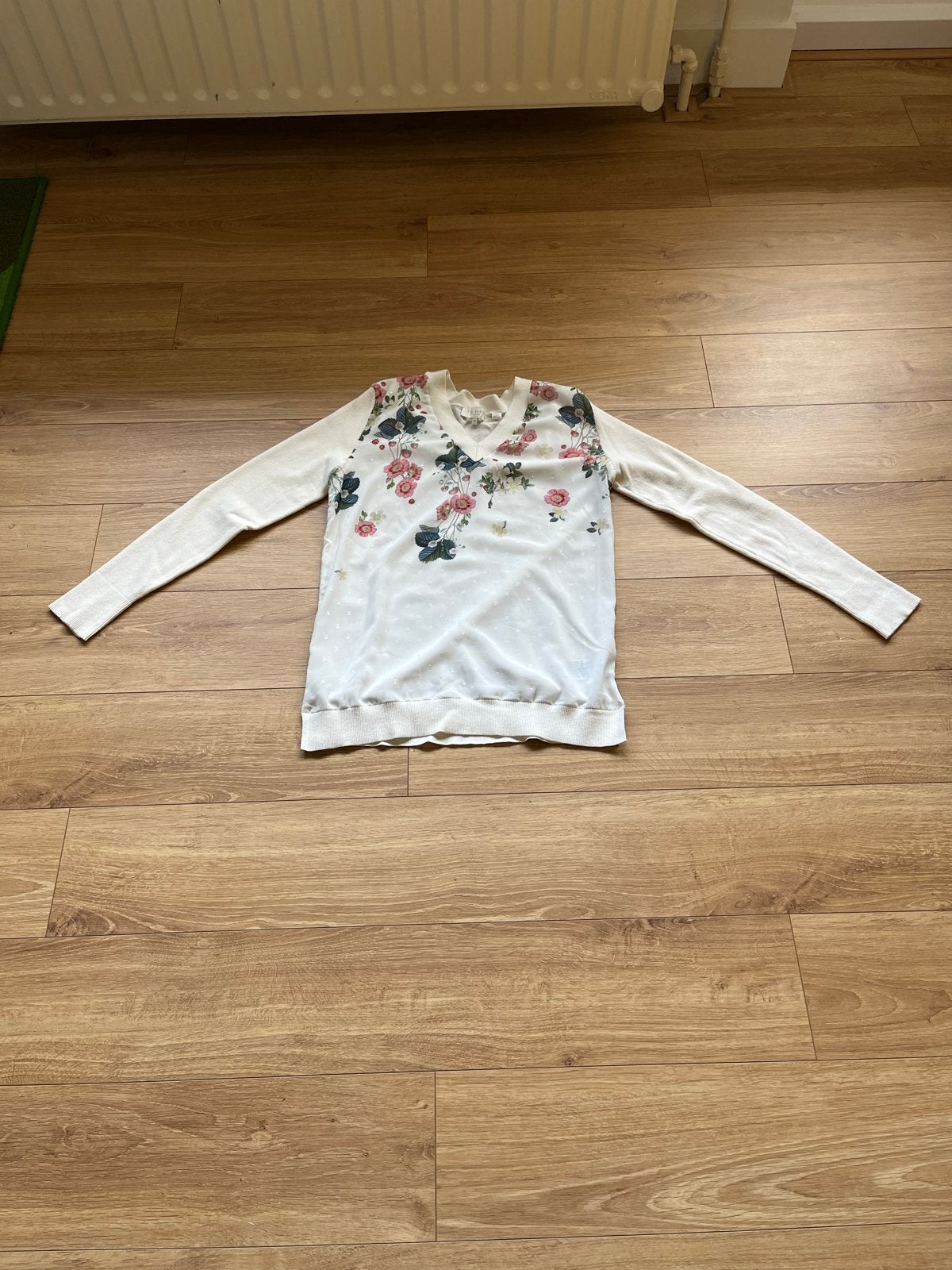Ted Baker longsleeve met bloemenprint en V-hals, Verzenden, Zo goed als nieuw, Maat 38/40 (M), Wit