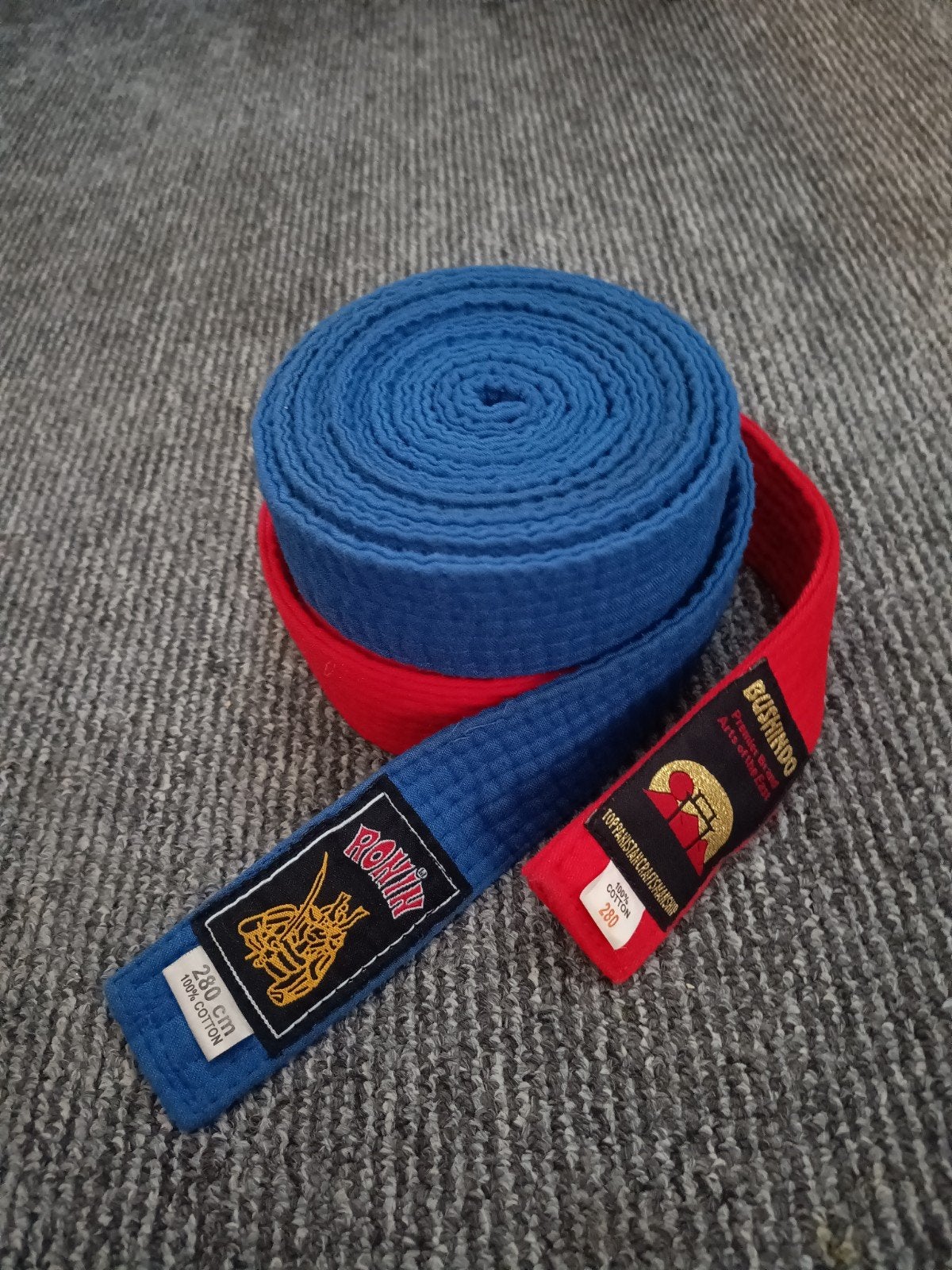 Karate wedstrijd banden - Rood (Bushindo) & Blauw (Ronin), Ophalen of Verzenden, Zo goed als nieuw, Karate, Vechtsportmateriaal