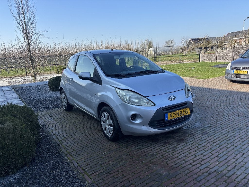 Ford Ka 1.2 51KW 2010 Grijs, Auto's, Ford, Voorwielaandrijving, Stof, 4 cilinders, 4 stoelen