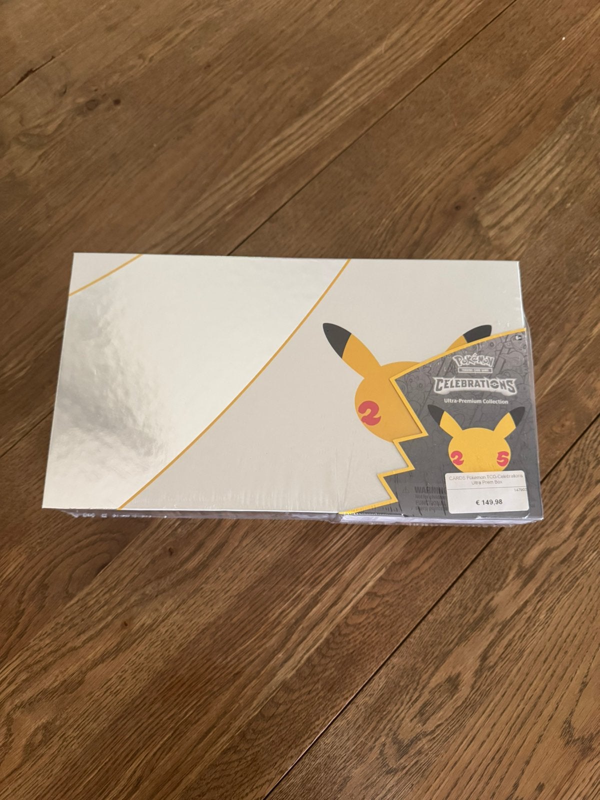Celebrations ultra premium collextion box, Hobby en Vrije tijd, Verzamelkaartspellen | Pokémon, Nieuw, Ophalen of Verzenden