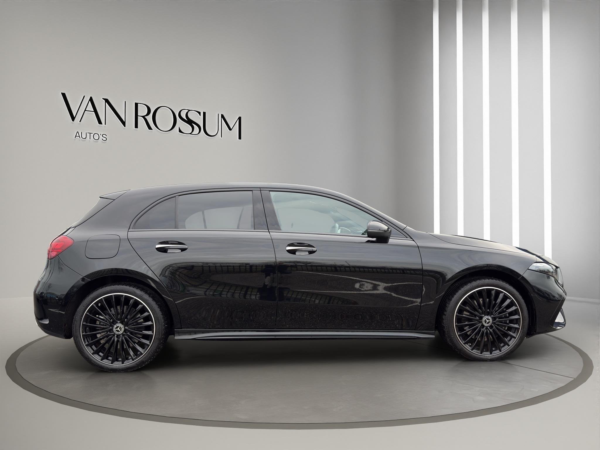 Mercedes-Benz A-klasse 250 e AMG Line Panoramadak | 19"Velg, Auto's, Gebruikt, 16 kWh, Leder en Stof, Zwart
