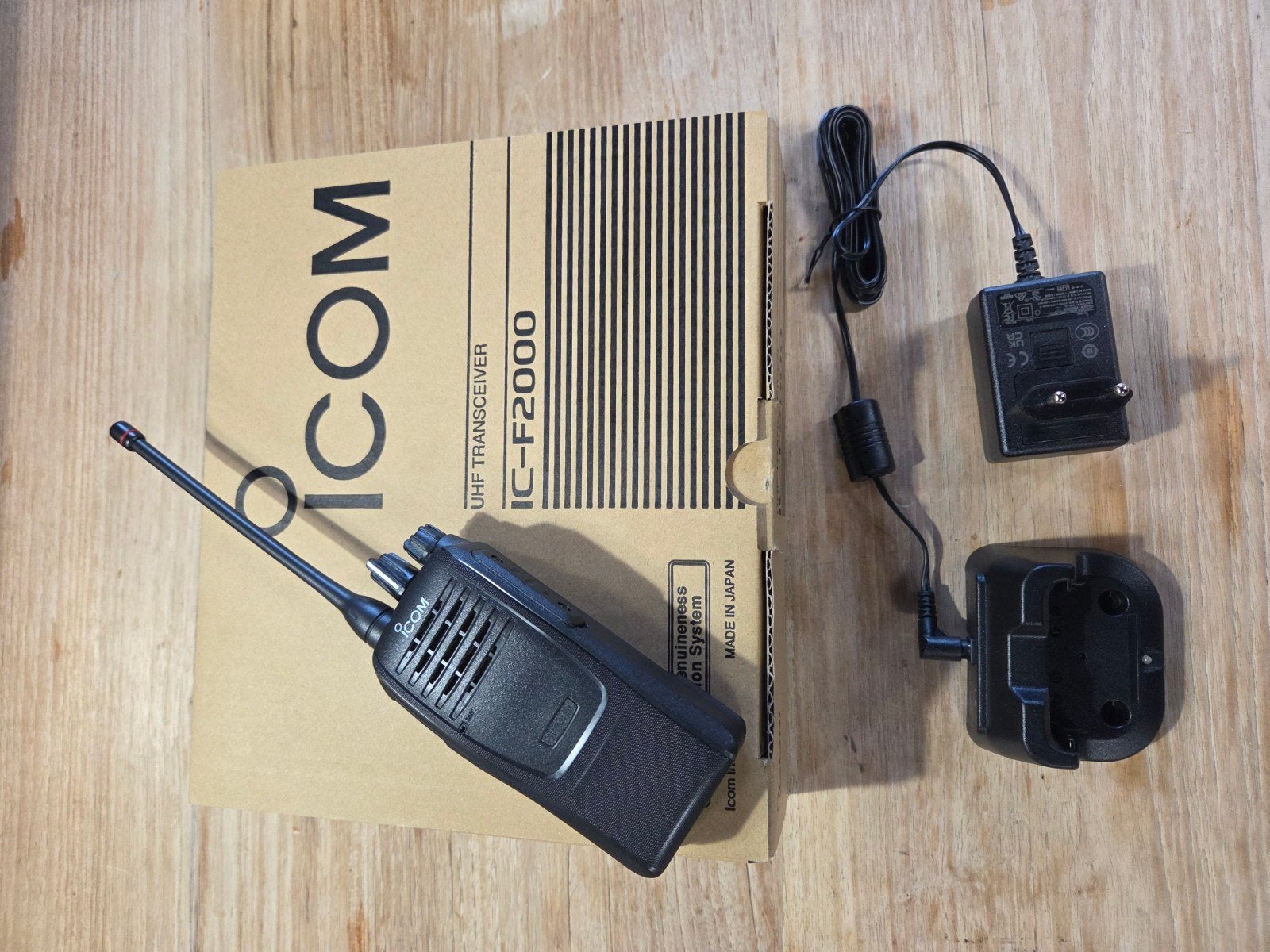 Icom IC-F2000 UHF portofoon nieuw, Telecommunicatie, Nieuw, Ophalen of Verzenden, Portofoon of Walkie-talkie, Met broekklem