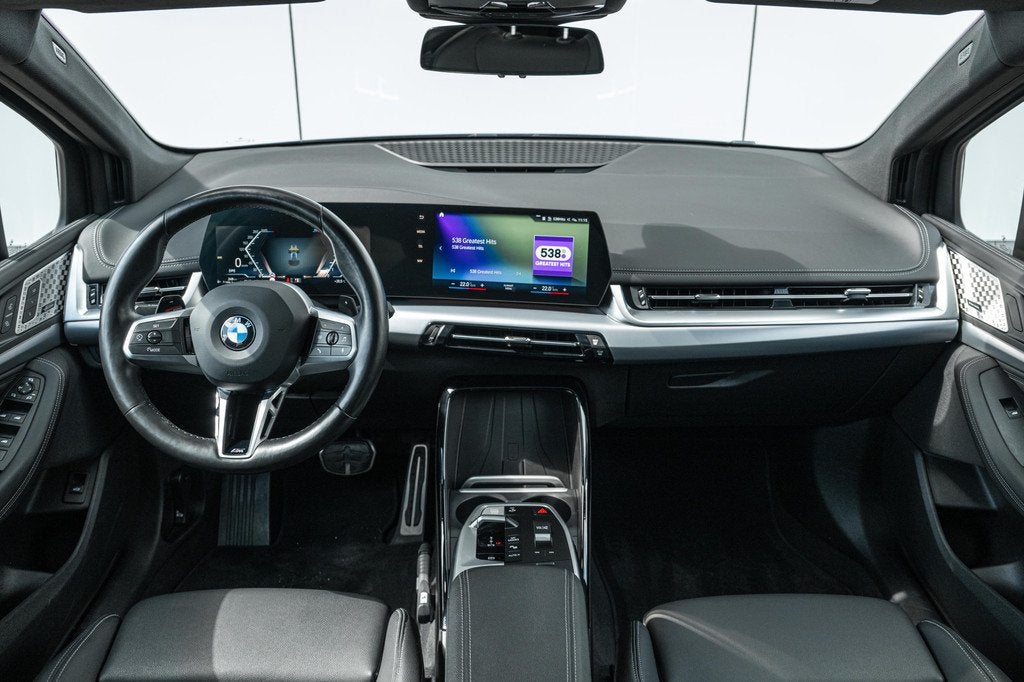 BMW 2 Serie Active Tourer 218i M Sport Automaat / Trekhaak /, Auto's, BMW, 136 pk, Gebruikt, Met garantie (alle), 1445 kg