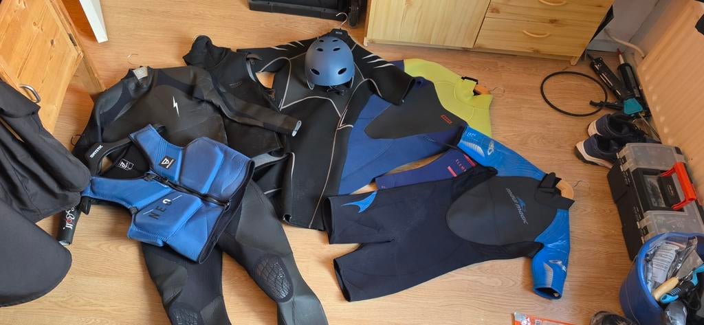 Diverse wetsuits, shorty's, impactvest en helm (maten S, L), Watersport en Boten, Windsurfen, Ophalen of Verzenden