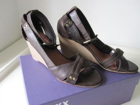 Nieuwe Mexx schoenen bruin sleehak maat 39 wedges, Kleding | Dames, Mexx, Bruin, Nieuw, Sandalen of Muiltjes