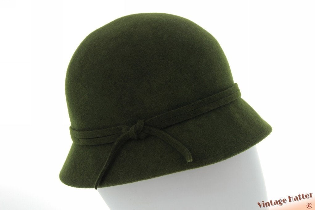 vintage Dames cloche dophoed legergroen vilt 55 = S tot XS, Ophalen of Verzenden, Zo goed als nieuw, 55 cm (S, 6⅞ inch) of minder