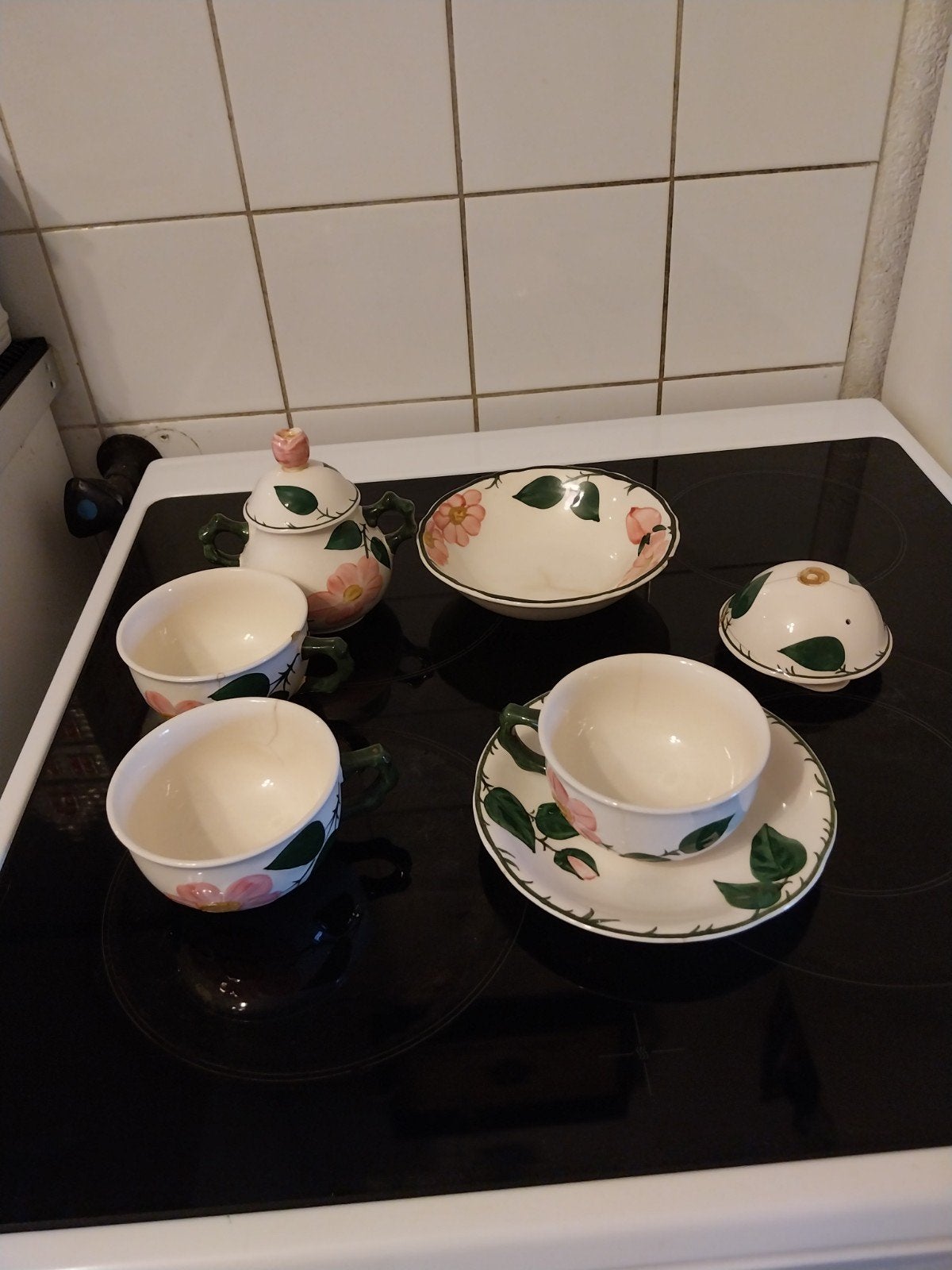 Villeroy & Boch Wild Rose servies - Diverse onderdelen, Huis en Inrichting, Keuken | Servies, Gebruikt, Ophalen of Verzenden, Kop(pen) en/of Schotel(s)