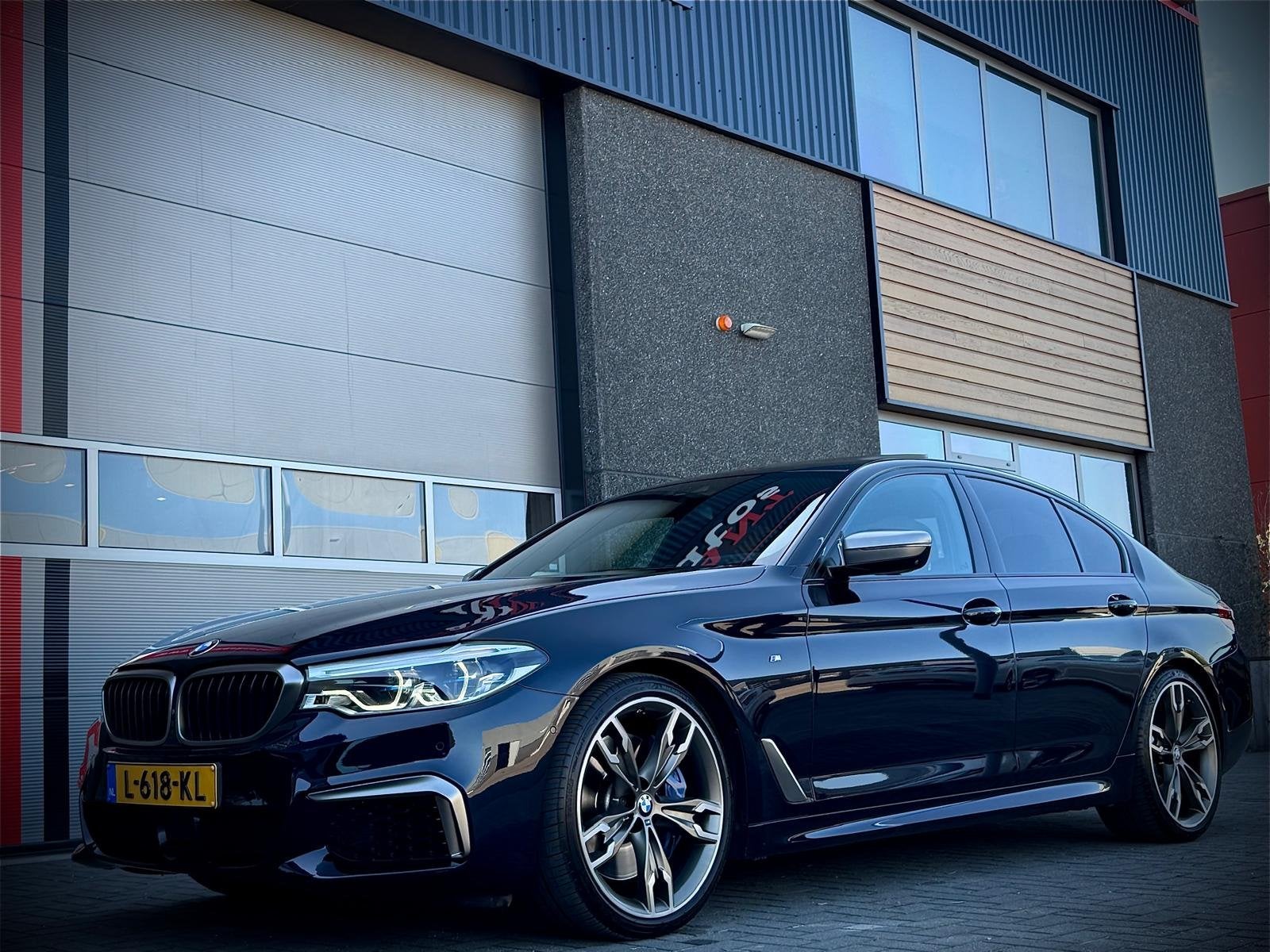 BMW 5-Serie (g30) M550i 530pk xDrive / Schuifdak / Laser / 4, Auto's, Automaat, Gebruikt, 2000 kg, 4395 cc