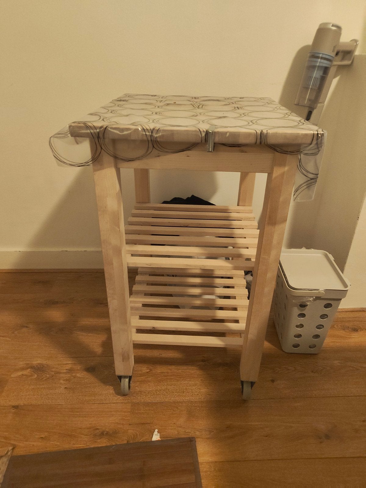 IKEA keukentrolley / keukenkarretje berkenhout op wielen, Ophalen, Gebruikt, 5 tot 15 flessen, 75 – 100