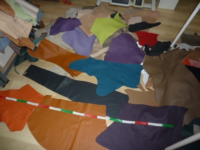 Kleurmix 9,4 kilo soepel echt leer rundleer, Hobby en Vrije tijd, Stoffen en Lappen, Overige kleuren, Verzenden, Leer of Kunstleer