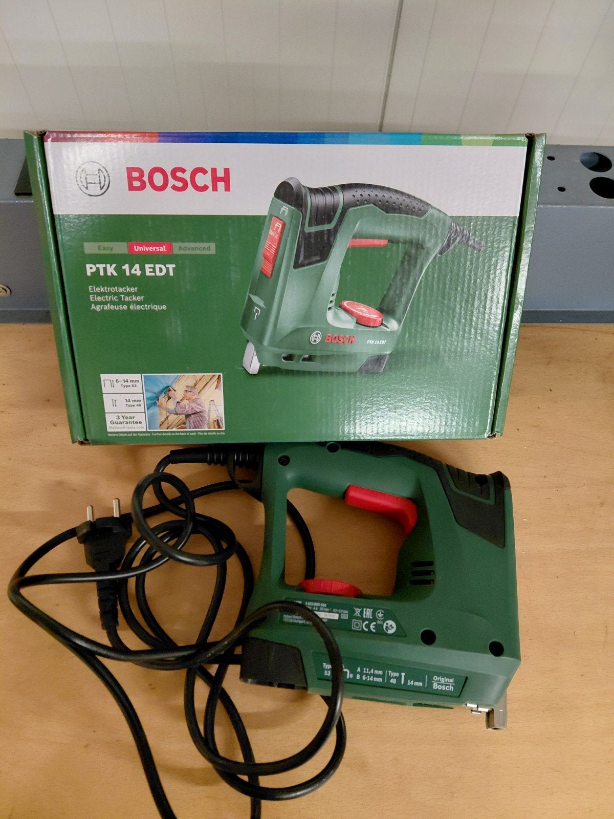 Nieuwe Bosch PTK 14 EDT Elektrotacker -  Nietmachi, Doe-het-zelf en Verbouw, Ophalen, Nieuw, Tacker/nietmachine, Bosch