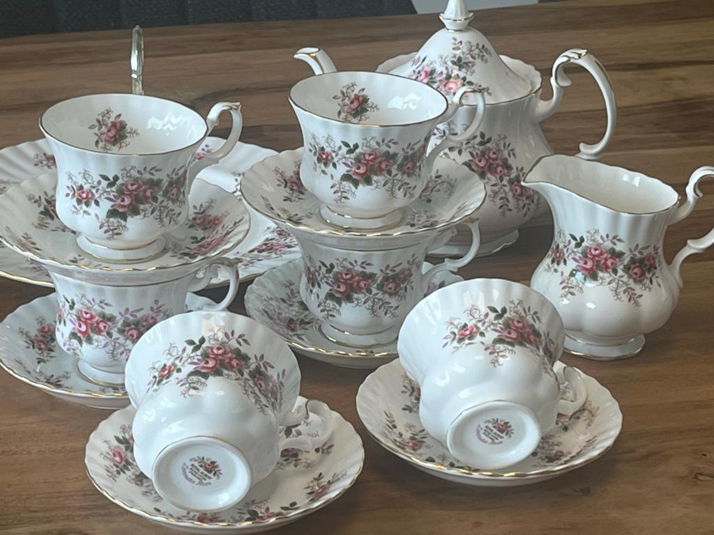Royal Albert Lavender Rose Theeservies - Perfecte staat, Antiek en Kunst, Antiek | Servies compleet, Ophalen of Verzenden