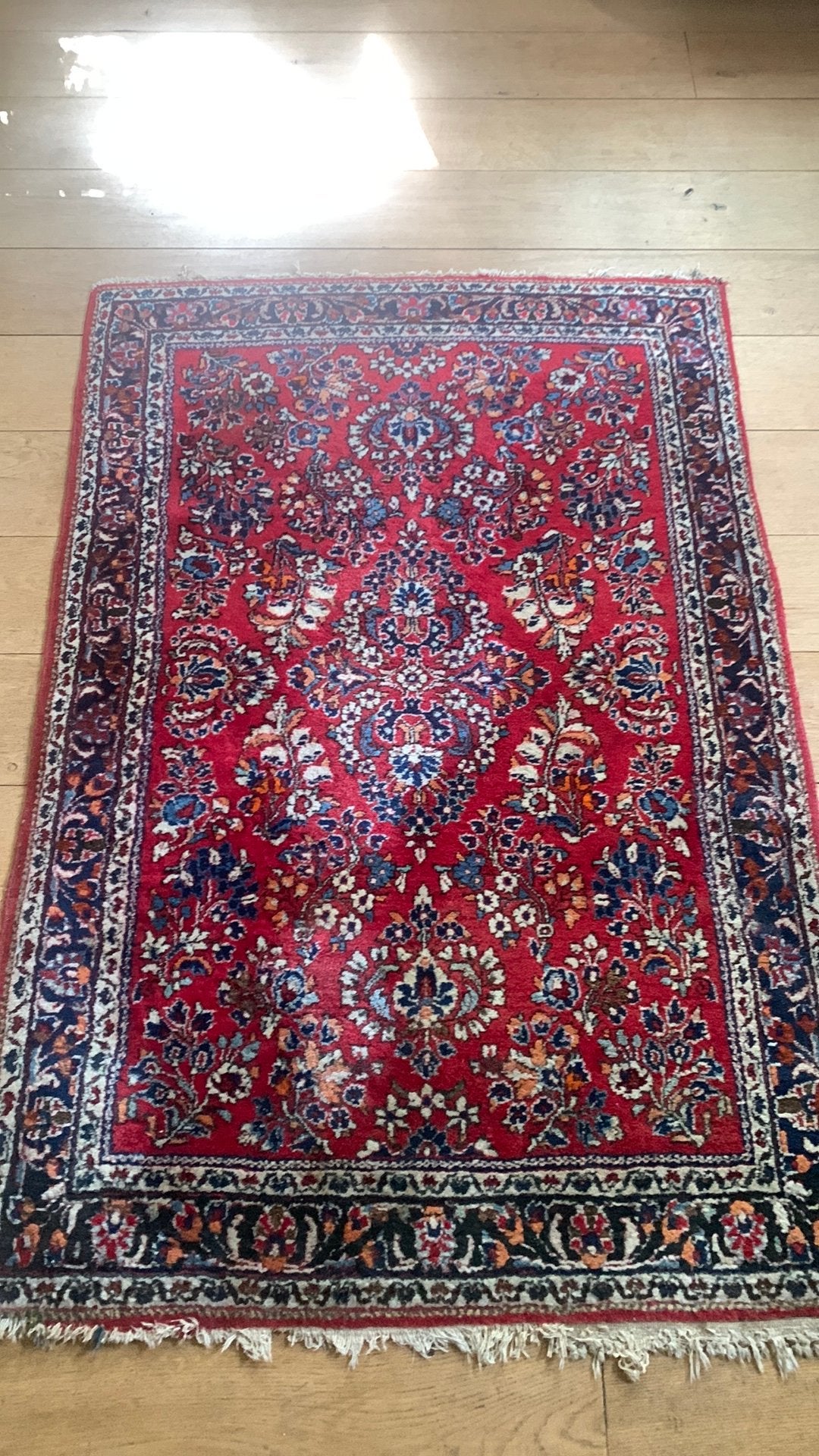 Tapijt 104 x 147 cm, Huis en Inrichting, Stoffering | Tapijten en Kleden, Ophalen, Zo goed als nieuw, Rechthoekig, Rood