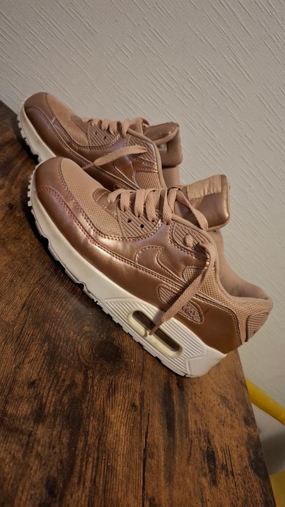 Nike Air Max 90 metallic rose sneakers, Kleding | Dames, Schoenen, Nike, Ophalen of Verzenden, Sneakers of Gympen, Roze