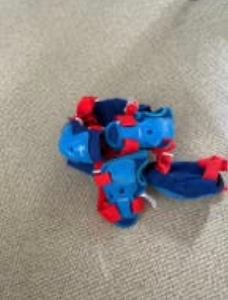 Blauwe en rode beschermers set voor schaatsen, Kinderen en Baby's, Ophalen of Verzenden, Gebruikt