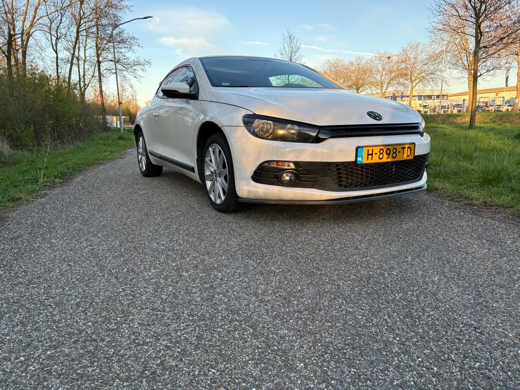 Volkswagen Scirocco 1.4 TSI Nieuwe APK, Auto's, Voorwielaandrijving, Zwart, 4 cilinders, 4 stoelen