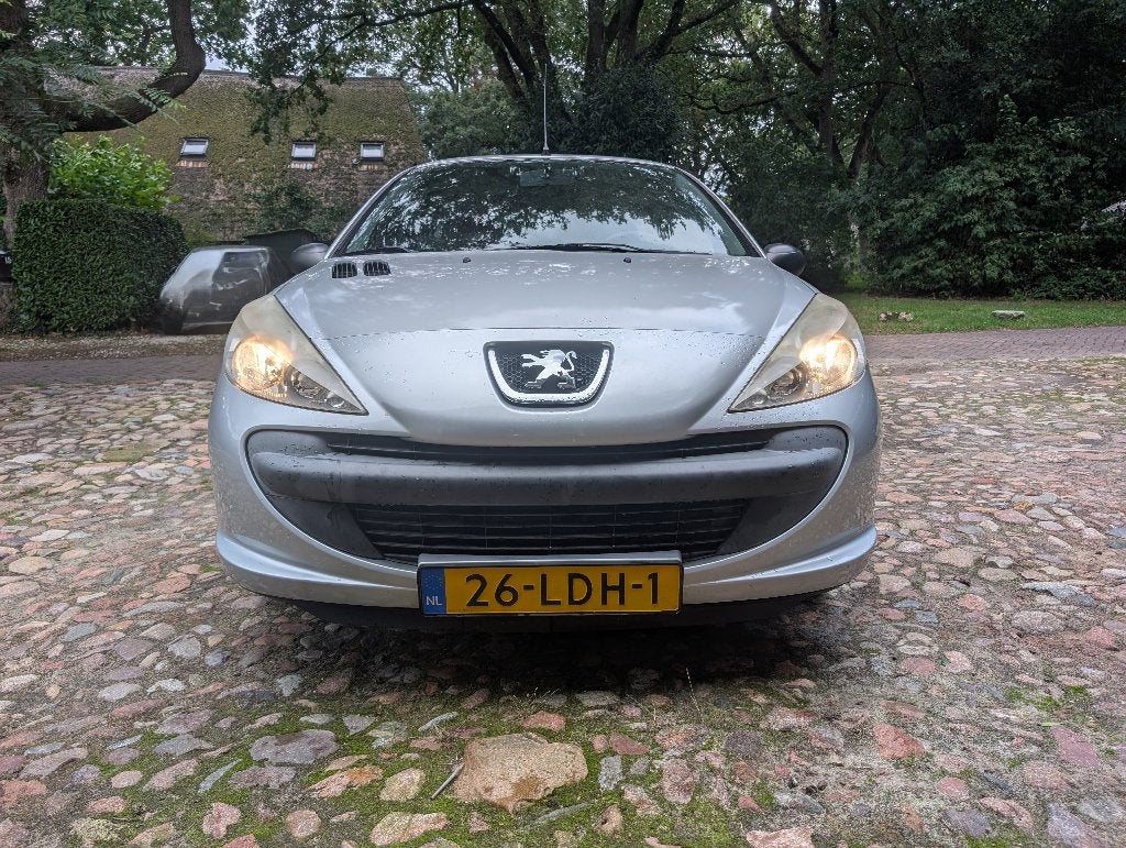 Peugeot 206+ 1.1 3-deurs, uit 2010, km 85.287, APK 1-9-2027, Auto's, Voorwielaandrijving, 206+, Stof, 4 cilinders