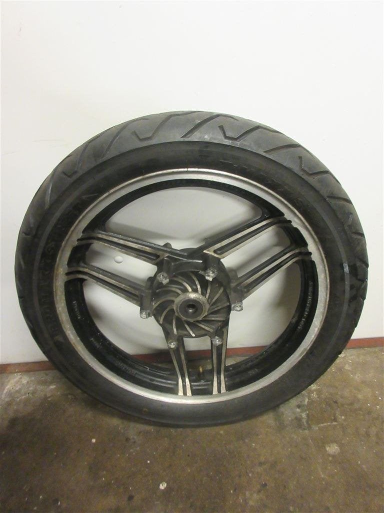 Honda VF700 voorwiel VF750 Magna voorvelg VF700C wiel velg, Ophalen of Verzenden