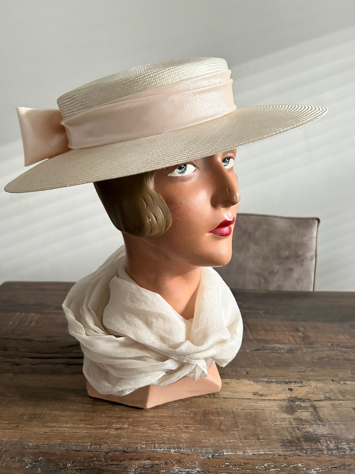OUDE VINTAGE HOED MET STRIK …., Antiek en Kunst, Antiek | Kleding en Accessoires, Ophalen of Verzenden, Dames