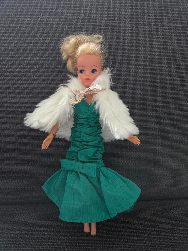 sindy elegance main attaction fashion, Verzamelen, Verzenden, Zo goed als nieuw, Kleertjes