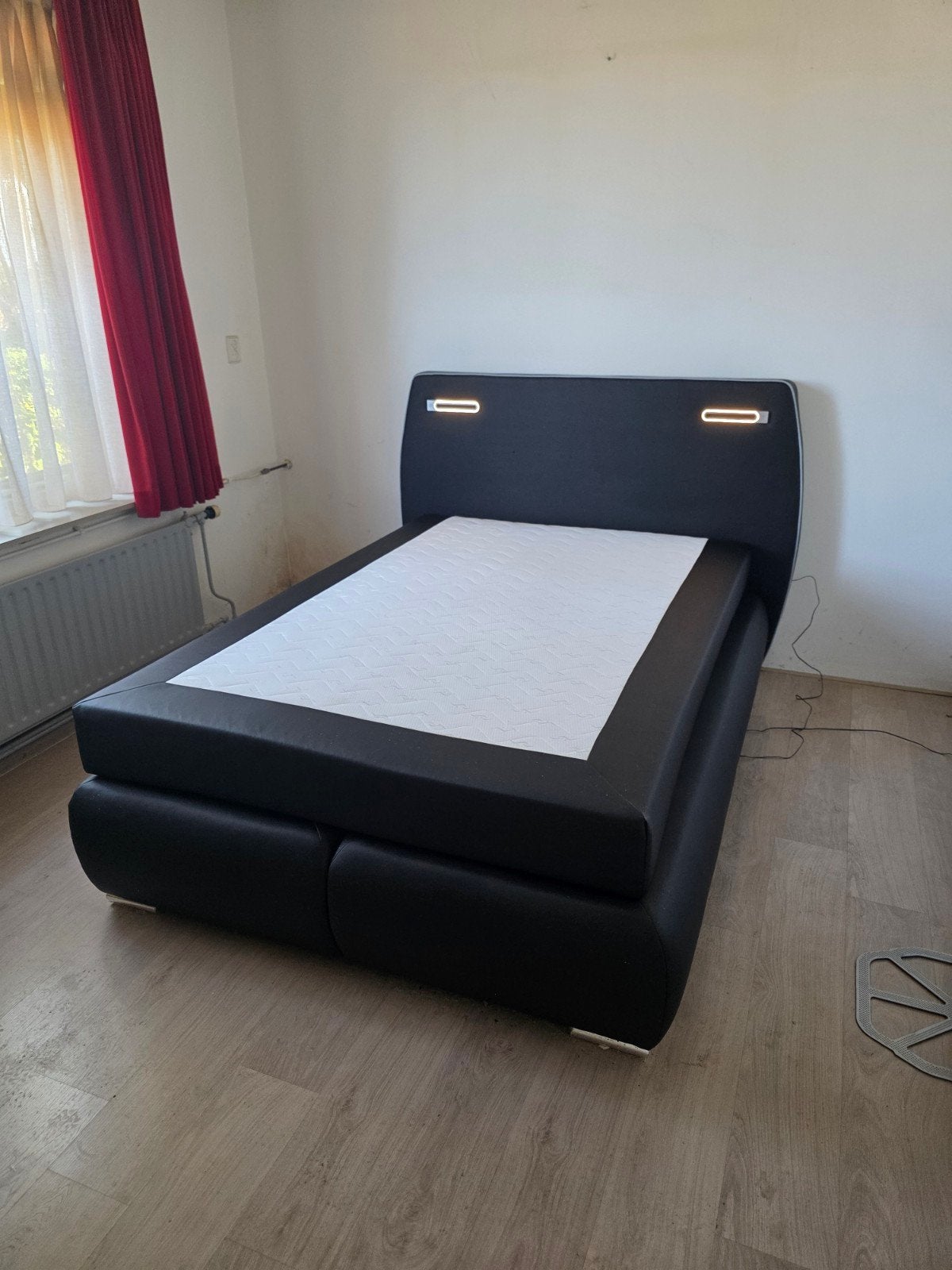 Modern tweepersoonsbed 140x200 cm met verlichting, Huis en Inrichting, Ophalen, Overige materialen, Gebruikt, Zwart