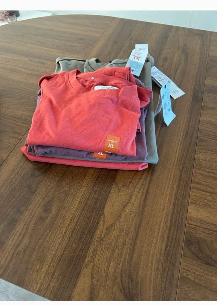 4 T-shirts en 1 broek, alles voor €10,-!, Kleding | Heren, T-shirts, Ophalen, Zo goed als nieuw
