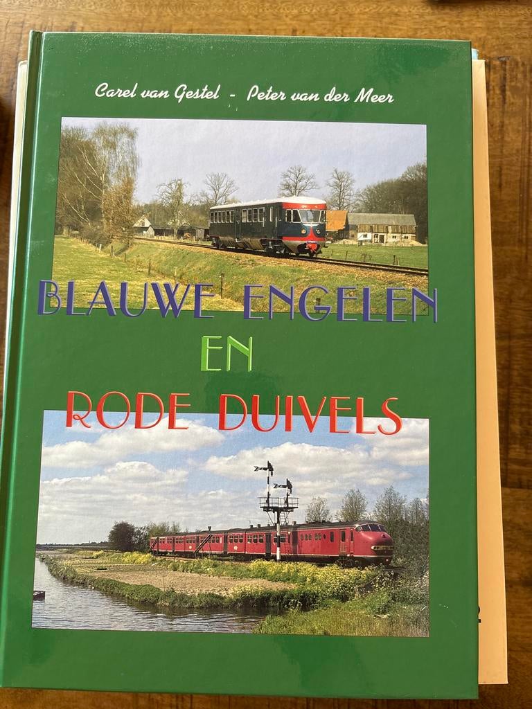 Blauwe Engelen en Rode Duivels - Treinboek, Boeken, Ophalen of Verzenden, Gelezen, Trein