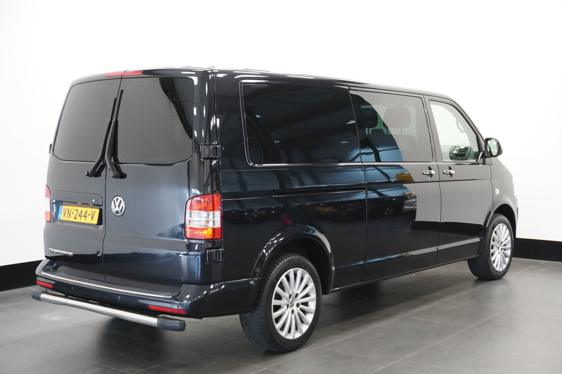 Volkswagen Transporter 2.0 TDI L2 DC Automaat 180PK - Airco, Auto's, Euro 5, Stof, Gebruikt, Zwart