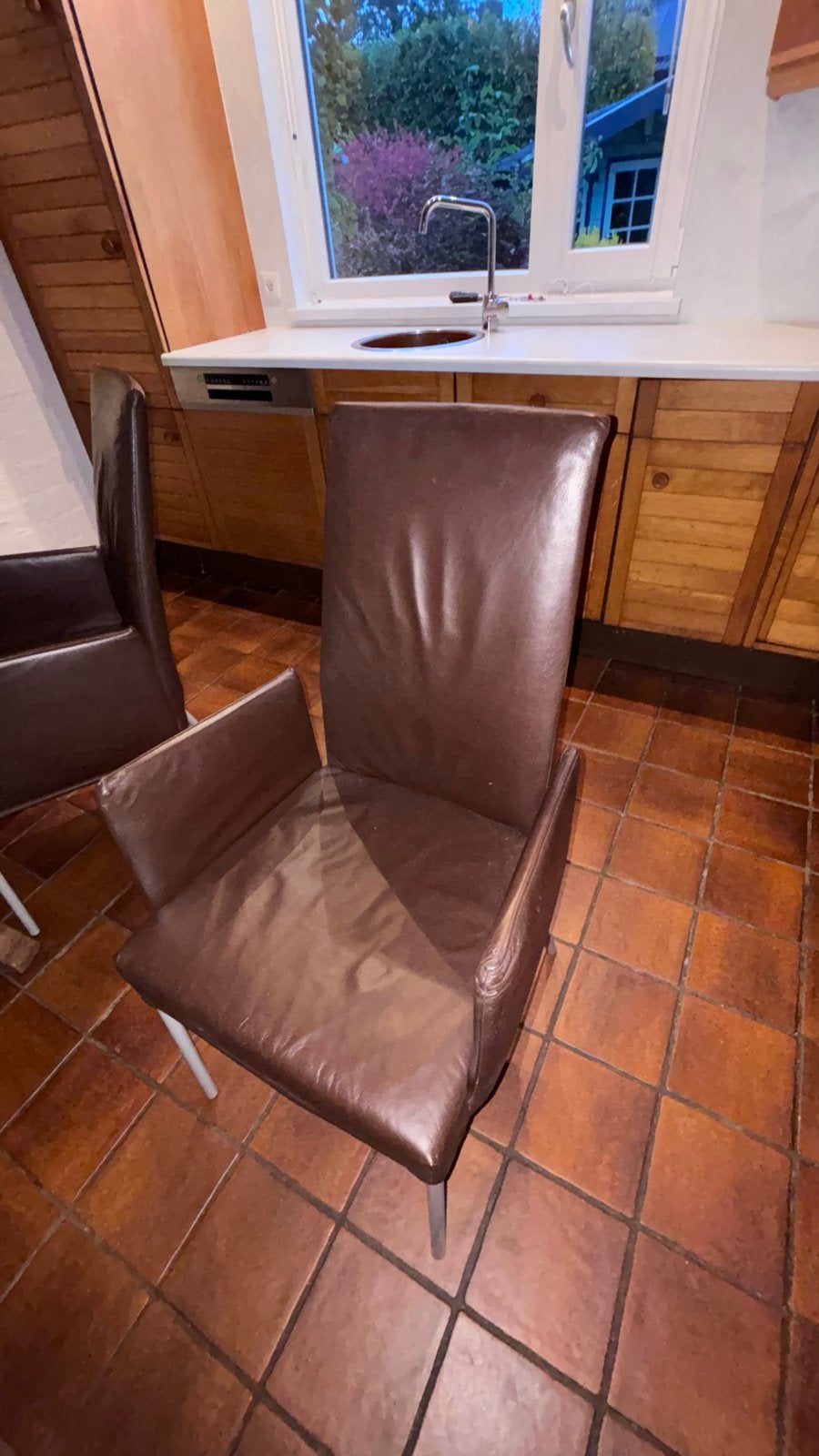 Vier bruin lederen eetkamerstoelen met armleuningen, Ophalen, Gebruikt, Bruin, Leer