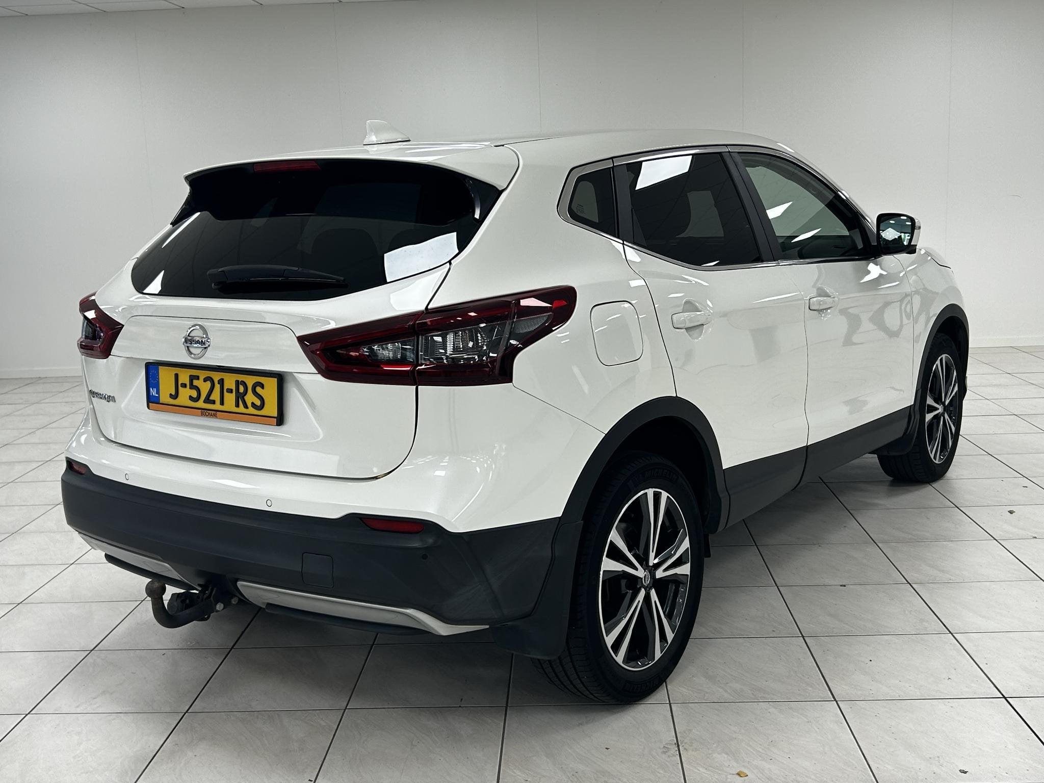 Nissan Qashqai 1.3 DIG-T Business Edition TREKHAAK | NAVIGAT, Auto's, Stof, Gebruikt, 4 cilinders, Wit