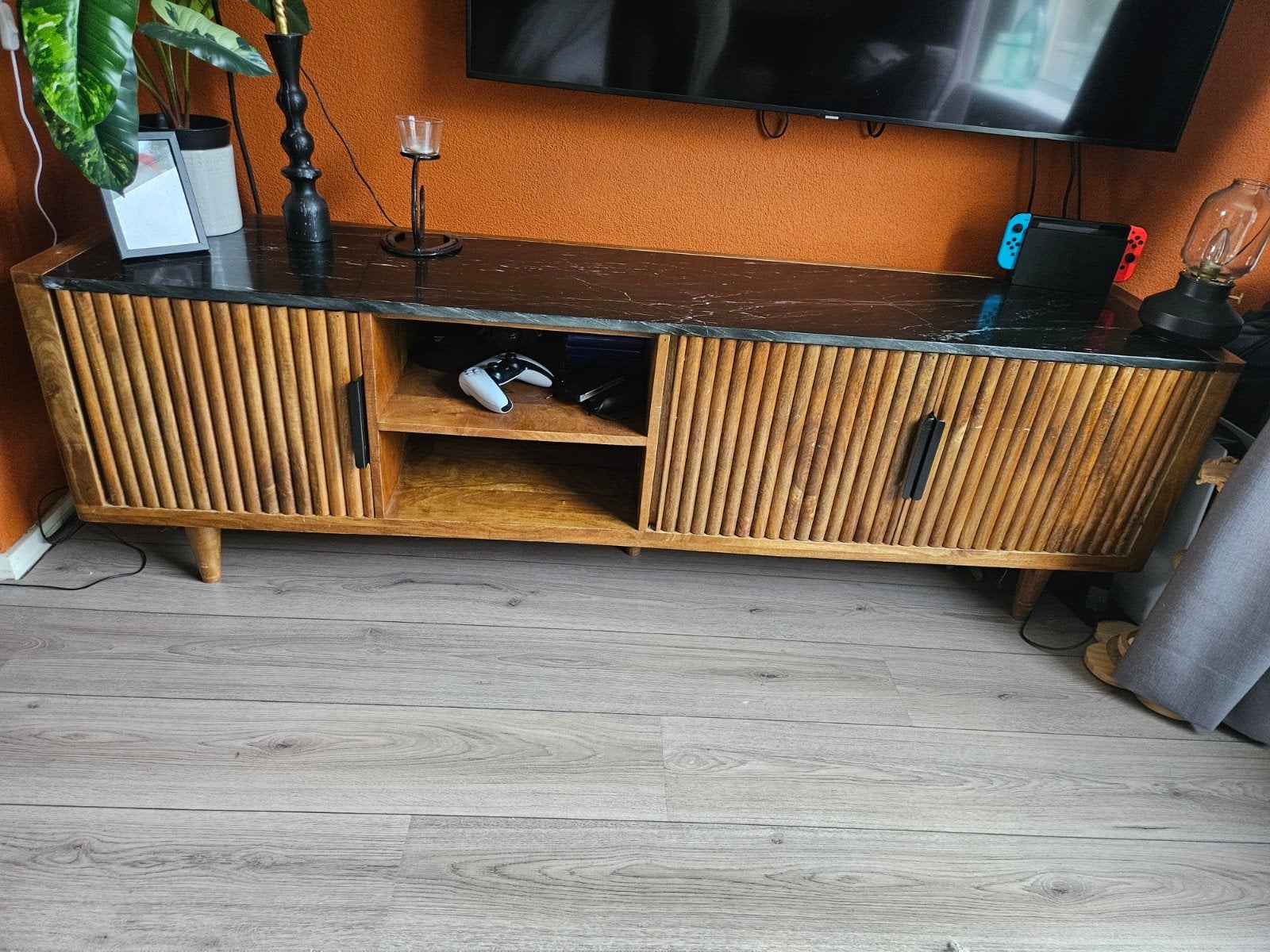 TV-meubel met marmeren blad en van mango hout, Huis en Inrichting, Kasten | Televisiemeubels, Ophalen, Gebruikt, Overige materialen