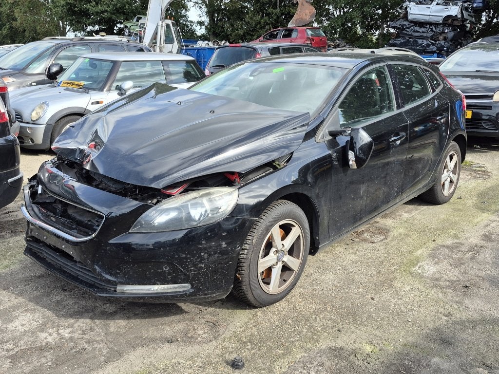 Volvo V40 T3 150PK | Schade! | Clima | Trekhaak | Bluetooth, Auto's, Gebruikt, 4 cilinders, 150 pk, Zwart