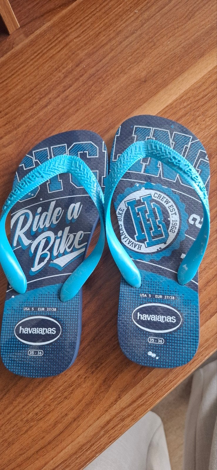 Havaianas slippers - Blauw met 'Ride a Bike' print, Slippers, Blauw, Ophalen of Verzenden, Gedragen