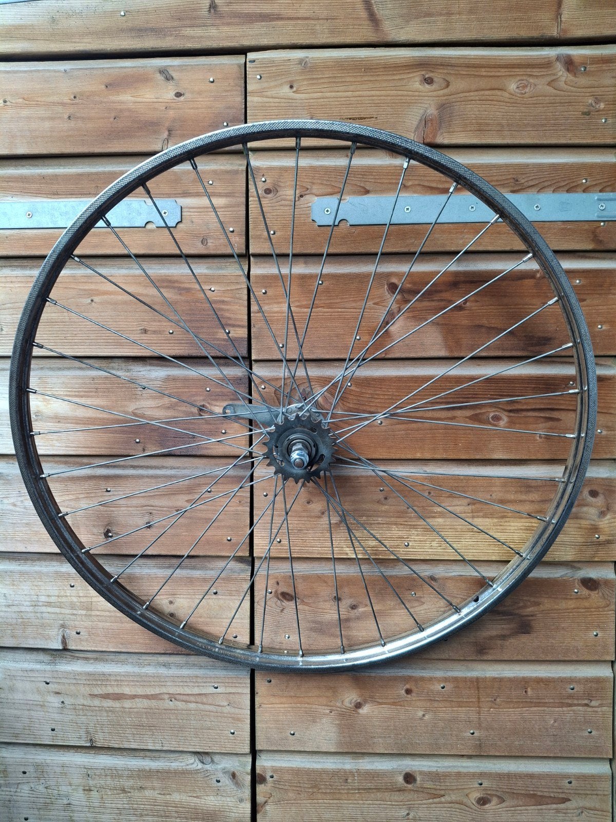 28 x 1 5/8 x 1 3/8 Achterwiel met terugtraprem, Ophalen