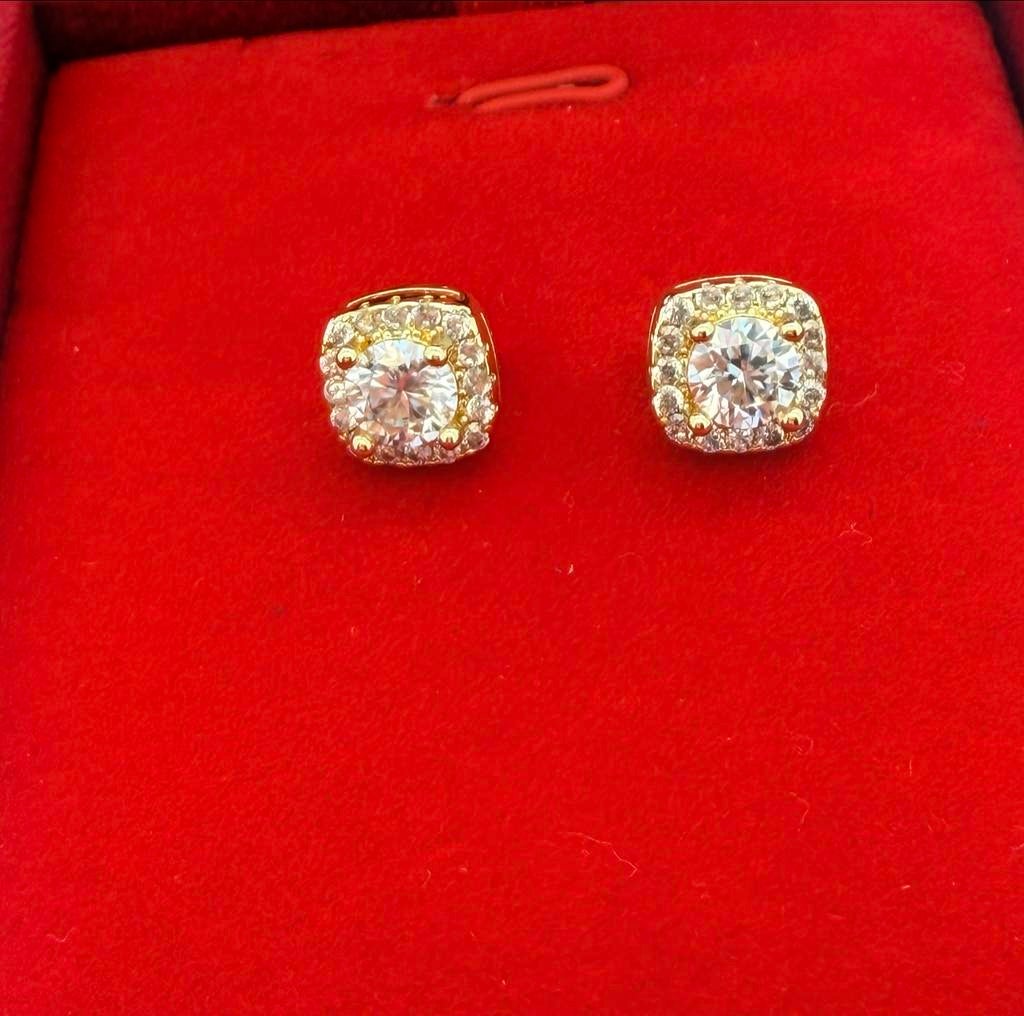 Elegant Moissanite Stud Earrings – Silver with Gold Plating, Nieuw, Ophalen of Verzenden, 17 tot 18, Dame