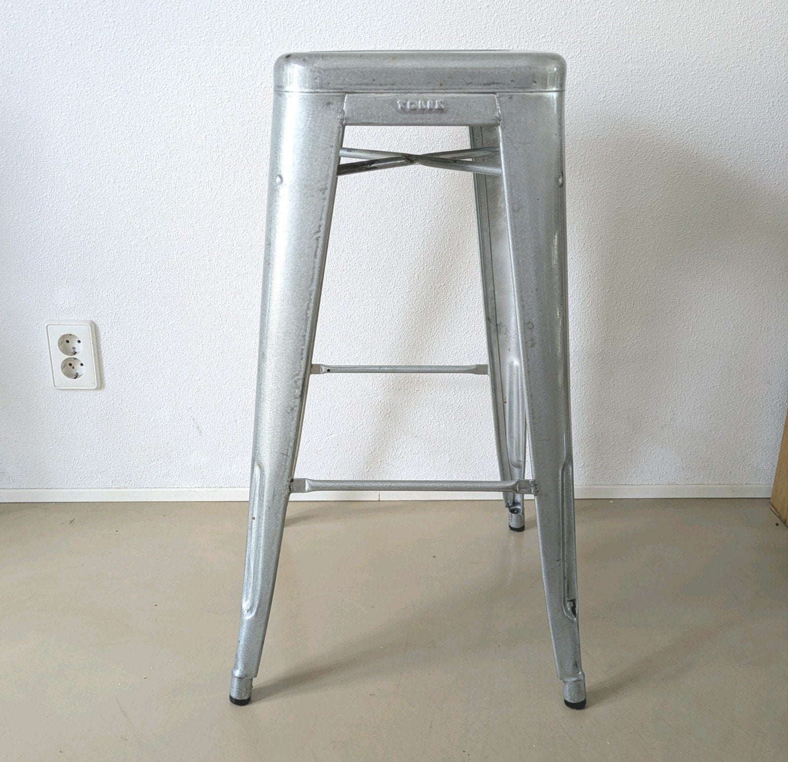 Originele Tolix barkruk, 1 kruk, Ophalen, Metaal, 60 tot 90 cm