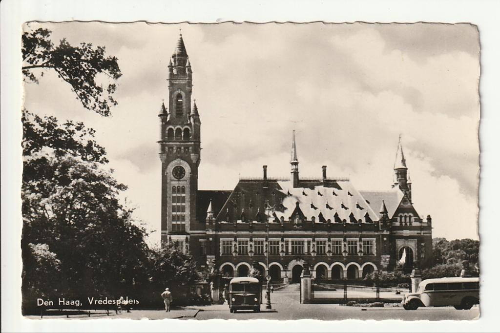 DEN HAAG VREDESPALEIS OUDE NEUSBUS EN FORD TRAMBUS VERHEUL, Ophalen of Verzenden, 1940 tot 1960, Gelopen, Zuid-Holland