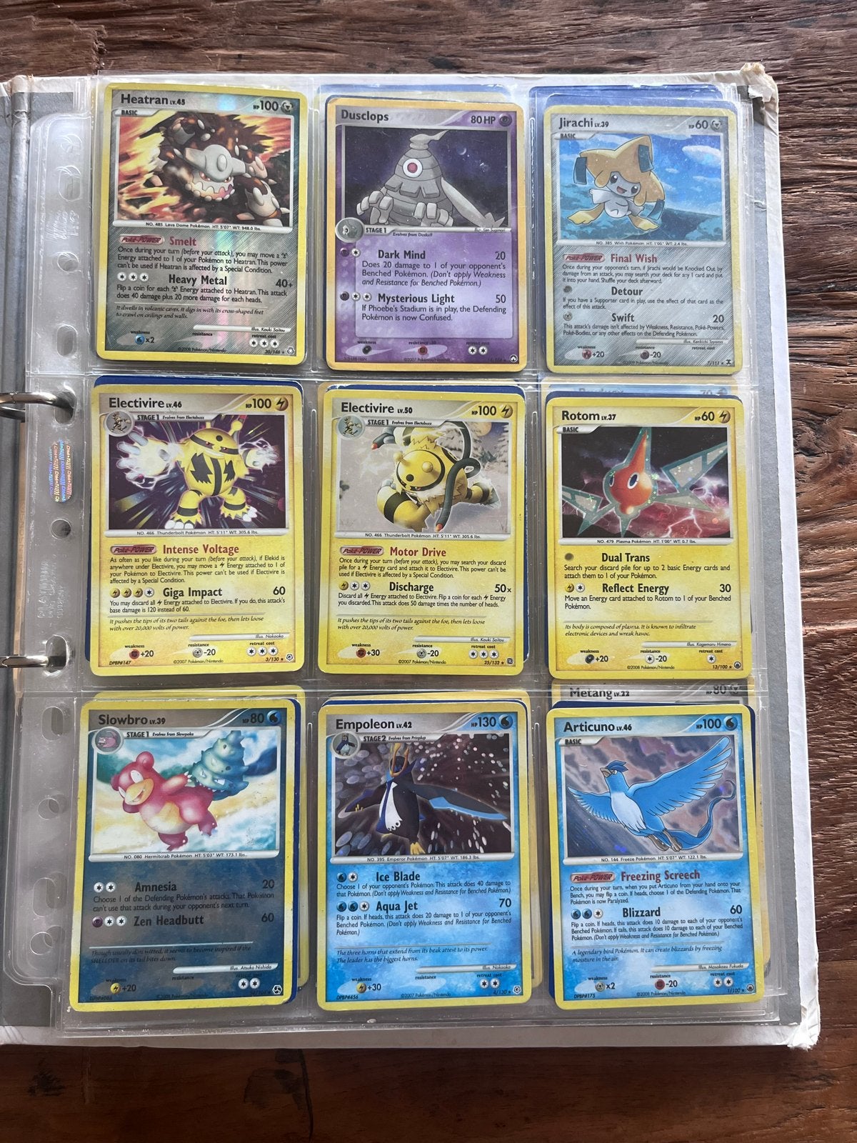 Grote collectie Pokémon kaarten in map