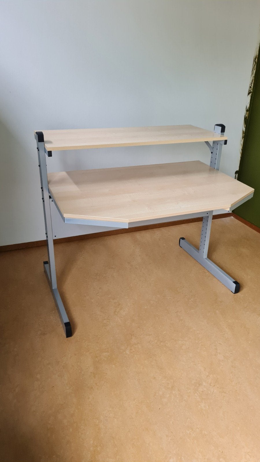 Praktisch computerbureau met opzetstuk en zijpanelen, Ophalen, Opzetstuk, Gebruikt, Hout