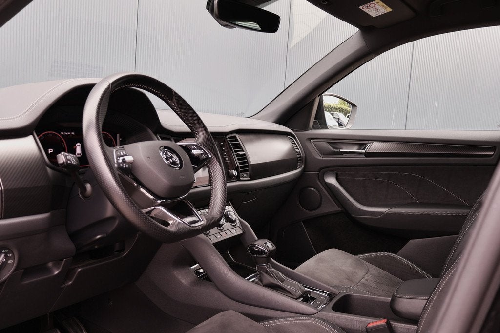 Skoda Kodiaq 1.5 TSI Sportline Business Nieuw type | Automaa, Auto's, Skoda, Automatische klimaatregeling, 4 cilinders, Zwart