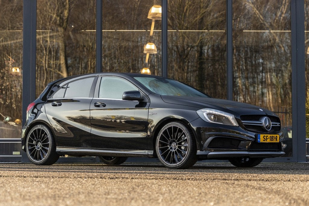 Mercedes-Benz A-Klasse AMG 45 4MATIC (bj 2015, automaat), Auto's, Gebruikt, Euro 6, 4 cilinders, Zwart