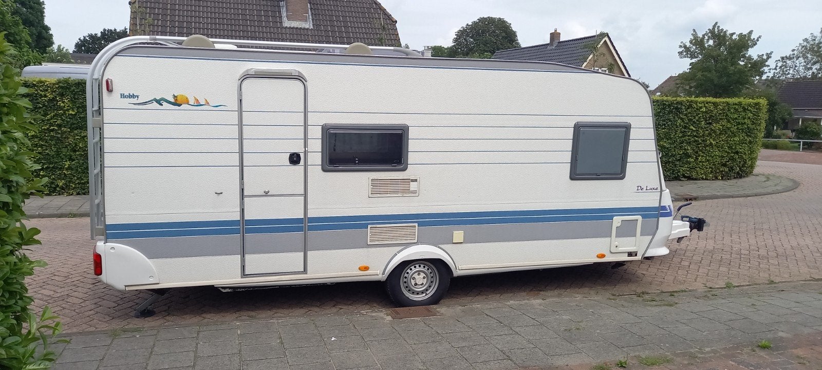 Hobby 500KMFE met stapelbed, Treinzit, Particulier, 1000 - 1250 kg, Dwars-stapelbed